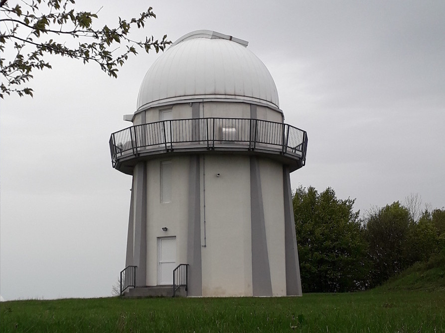 Optical flux stability of 47 Active Galactic Nuclei important for the link between the Gaia CRF and ICRF systems